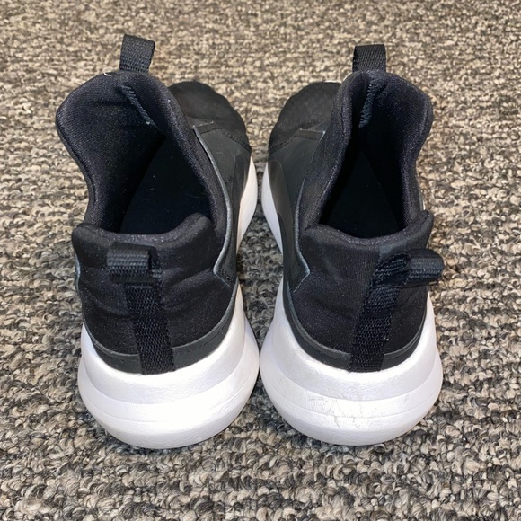 Puma shoes - Picture 3 of 4